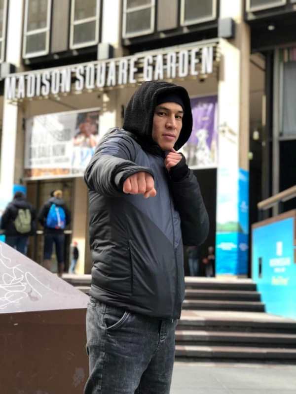 Казахстанский нокаутер Джукембаев тренируется в Нью-Йорке