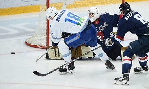 «Счет 0:0, будем заново биться». Форвард «Барыса» назвал ключевой момент четвертого матча плей-офф КХЛ