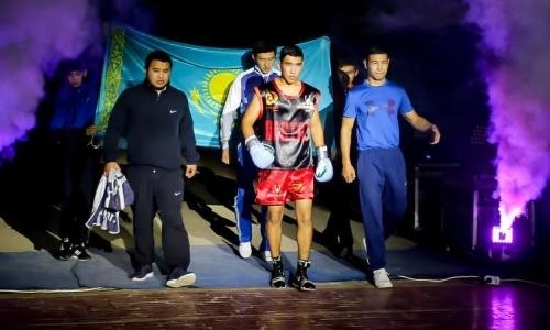 «Я за яркий бокс». Самый юный профи Казахстана собрался драться с годящимся ему в отцы россиянином