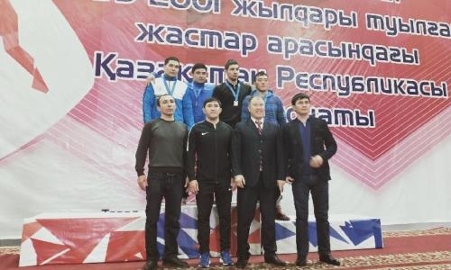 270 борцов собрал молодежный чемпионат РК в Таразе