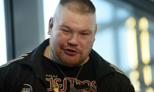 «Хабиб — дрищ!». Отсидевший боец раскритиковал Нурмагомедова после его победы на «нефартовой» арене Головкина