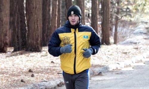 Казахстанский нокаутер продолжает подготовку к следующему бою в лагере Головкина