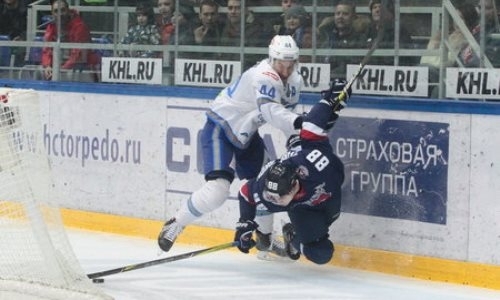 «Посылали в нокдауны». Серию плей-офф КХЛ «Барыс» — «Торпедо» сравнили с боксерским поединком