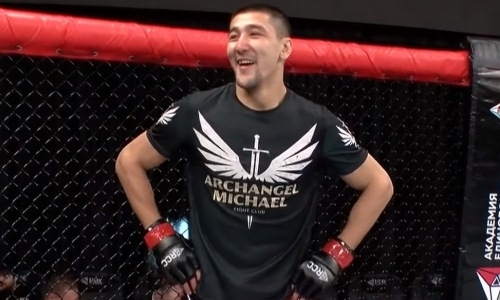 Казах за 100 секунд нокаутировал россиянина у него на родине