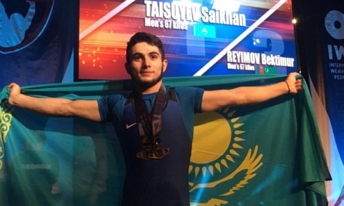 Видео победы с мировым рекордом казахстанского тяжелоатлета на юношеском ЧМ-2019 и его эффектного сальто