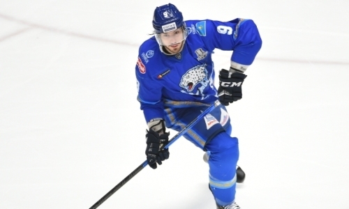 «Рефери делали свою работу». Получивший клюшкой по лицу игрок «Барыса» оценил первый матч с «Авангардом»