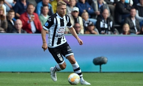 Футболист сборной Казахстана помог своему клубу победить в матче чемпионата Голландии