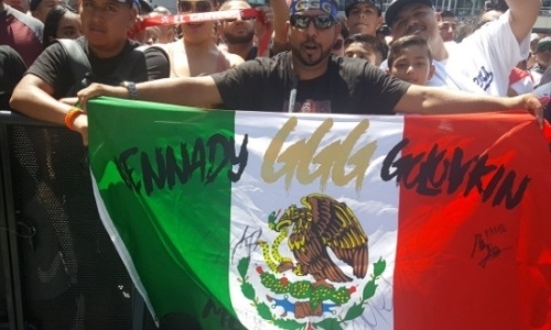 Мексиканские фанаты отвернулись от «Канело» и теперь болеют за Головкина