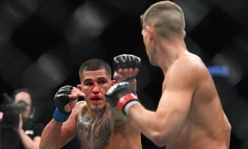 Экс-чемпион UFC победил нокаутом в стиле Супермена и вызвал на бой Макгрегора после его поражения на «нефартовой» арене Головкина