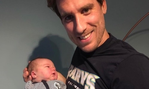 Вратарь «Барыса» и сборной Казахстана впервые стал отцом