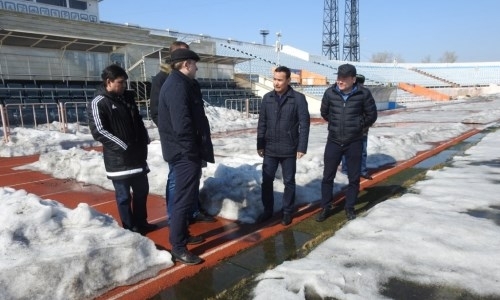 Комиссия по допуску полей проинспектировала стадионы в Караганде и Темиртау