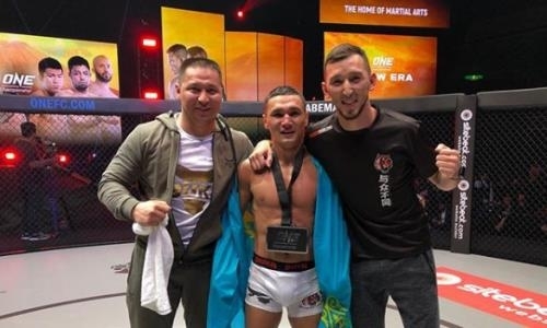 Казахстанский боец сломал в первом раунде руку, но выиграл бой в ONE Championship