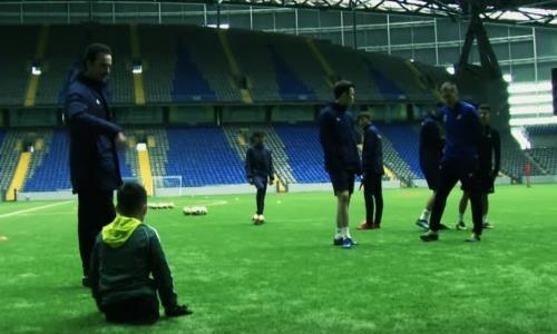 Видео посещения тренировки «Астаны» особенным болельщиком