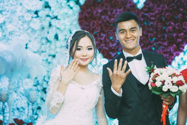 «Наблюдать со стороны и критиковать всегда легко». Жена игрока клуба КПЛ о лучших командах страны и футболе в целом