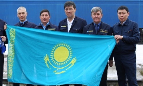 Коллектив астанинского локомотивного депо поддержал сборную Казахстана