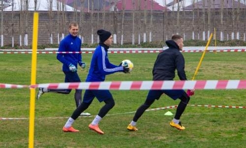 Фоторепортаж с тренировки «Акжайыка» перед кубковой игрой