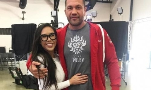 «Я не хватал её: она не в моём вкусе». Пулев ответил на обвинения журналистки за поцелуй после боя в весе Дычко