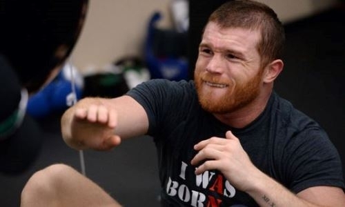 «Доставил бы очень много проблем». У казахстанца сорвался бой с «Канело»