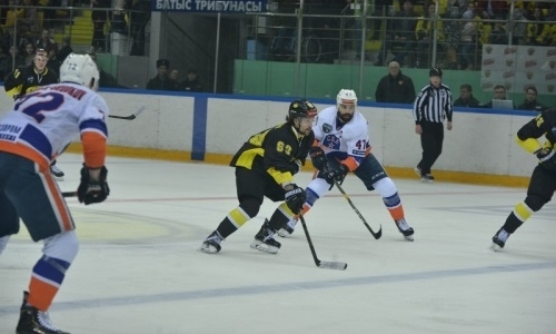 В четвертом матче плей-офф ВХЛ «Сарыарка» — «СКА-Нева» — нет фаворита