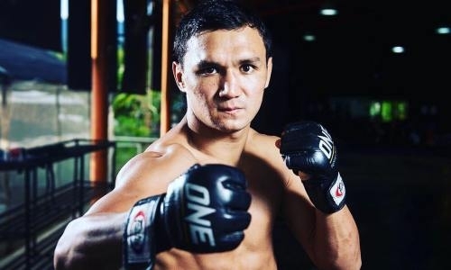 Казахский боец поделился видео-нарезкой своего боя со сломанной рукой