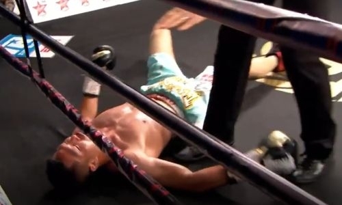Видео боя, в котором вице-чемпион мира из Казахстана сумасшедшим ударом отправил спать китайца
