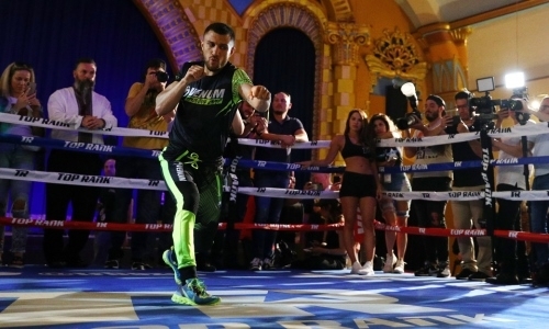 Ломаченко согласился на бой с Макгрегором после его поражения Нурмагомедову на «нефартовой» арене Головкина