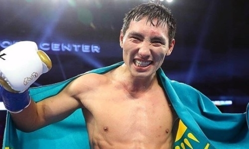 Казахстанец Жанибек Алимханулы уверенно выиграл титулы чемпиона WBO и WBC