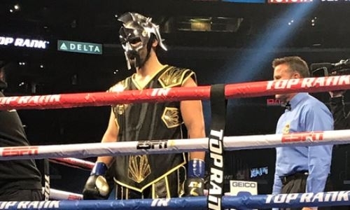 Супертяж тренера Головкина за 49 секунд нокаутировал американца