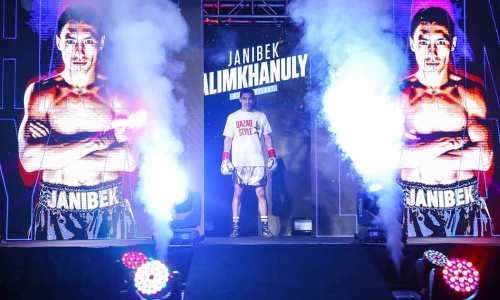 Безумно талантливый казахстанский боксер готовится наказать «Канело», а пока, что хочет, то и делает