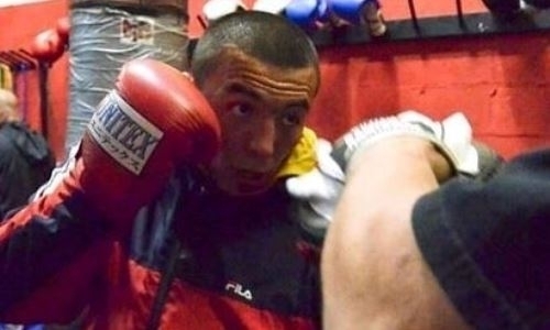 Непобежденный казахстанский нокаутер продолжает подготовку к титульному бою в США