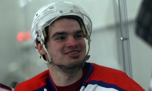 Хоккеист соперника сборной Казахстана по чемпионату мира феерит в иностранном чемпионате