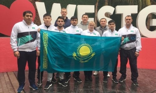 Победители чемпионата мира в Лас-Вегасе встретились с президентом Федерации тяжелой атлетики Казахстана