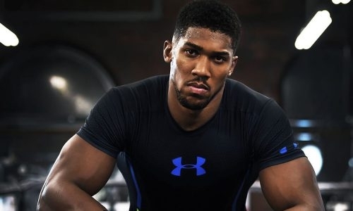 «Несмотря на количество медалей». СМИ — о шансах Дычко на бой с Джошуа