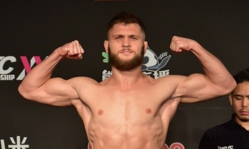Непобежденный уроженец Казахстана прошел взвешивание перед дебютом в UFC