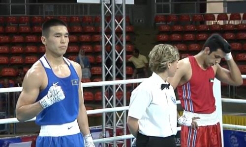 Казахстанский боксер нокаутом выиграл свой бой и вышел в четвертьфинал ЧА-2019