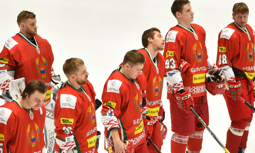 Соперник сборной Казахстана отправил домой четверых хоккеистов