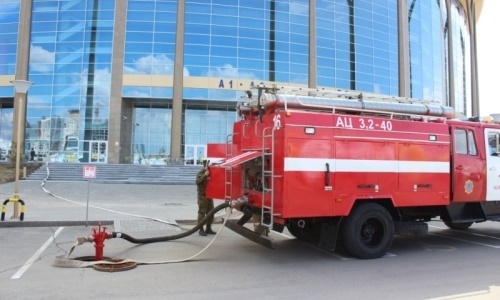 Пожарные машины съехались к «Барыс-Арене»