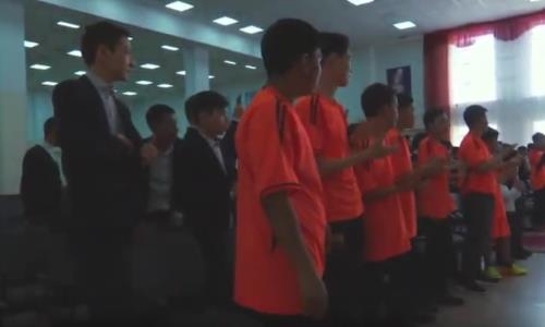 Видео посещения футболистами «Астаны» школы №69 в Нур-Султане