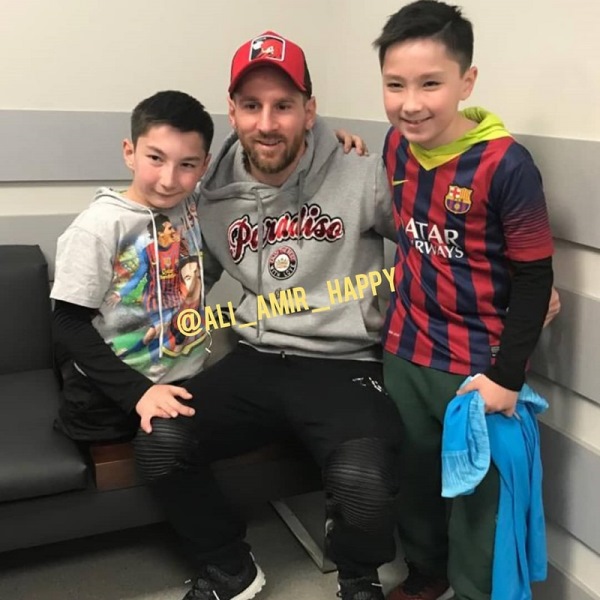 «Мама, не буди меня, пожалуйста». Казахстанский «Ник Вуйчич» встретился с Месси