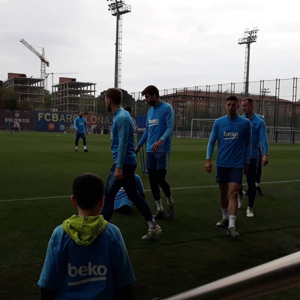 «Мама, не буди меня, пожалуйста». Казахстанский «Ник Вуйчич» встретился с Месси