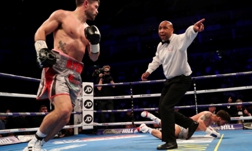 Видео двух нокдаунов и нокаута забракованного Головкиным «Гориллы» в андеркарде «Канело» — Джейкобс