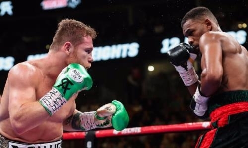 Видео боя «Канело» — Джейкобс за три титула чемпиона мира в весе Головкина