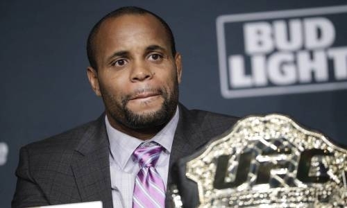 «Действительно отстой». Чемпион UFC вступил в перепалку с комментаторами боя «Канело» — Джейкобс в весе Головкина