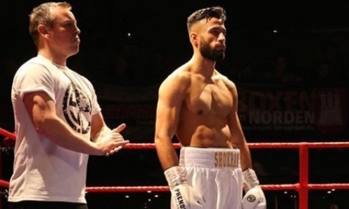 Угол 46-летнего супертяжа выбросил полотенце уже через 37 секунд после начала боя. Видео нокаута в весе Дычко