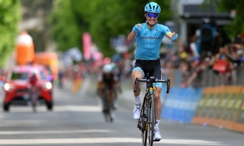 «Это была импровизация». Велогонщик «Астаны» прокомментировал победу на этапе «Джиро д’Италия»