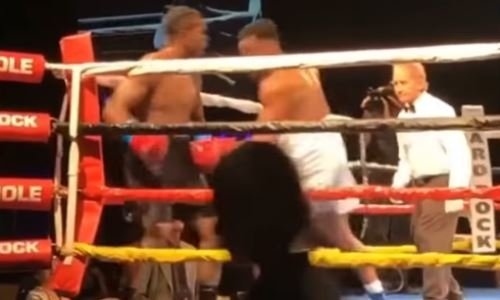 Боксеры одновременно отправили друг друга в нокдаун. Видео курьезного момента вечера с участием Дычко