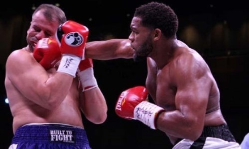 Экс-соперника Федора Емельяненко жестко нокаутировали в вечере бокса с участием Елеусинова