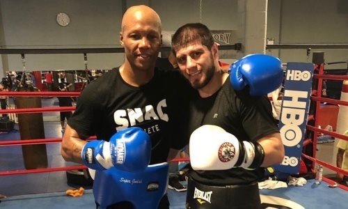 Казахстанский нокаутер провел спарринг с легендой бокса