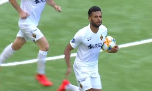 Эсеола забил 25-й мяч в Премьер-Лиге