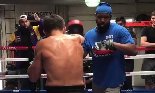 Головкин провел открытую тренировку с новым наставником. Видео перед боем в Нью-Йорке